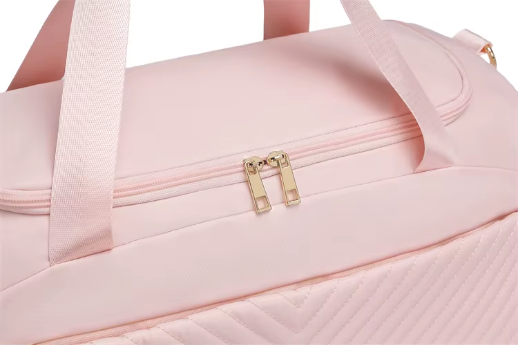 Compact fitness and travel duffel bag with wet pocket and shoe compartment – perfect for gym and weekend trips